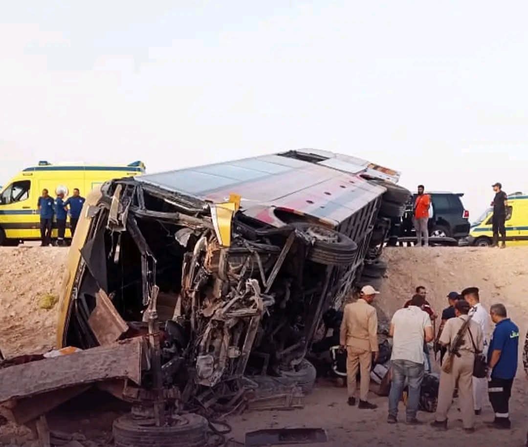 إصابة 24 طالبا ووفاة تلميذة ومشرفة بانقلاب أتوبيس بالأقصر