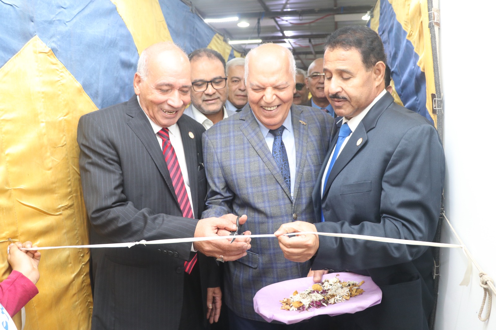 «الزناتي» يفتتح عيادات طبية جديدة للمعلمين  ويكرم 10 مديرين مدارس