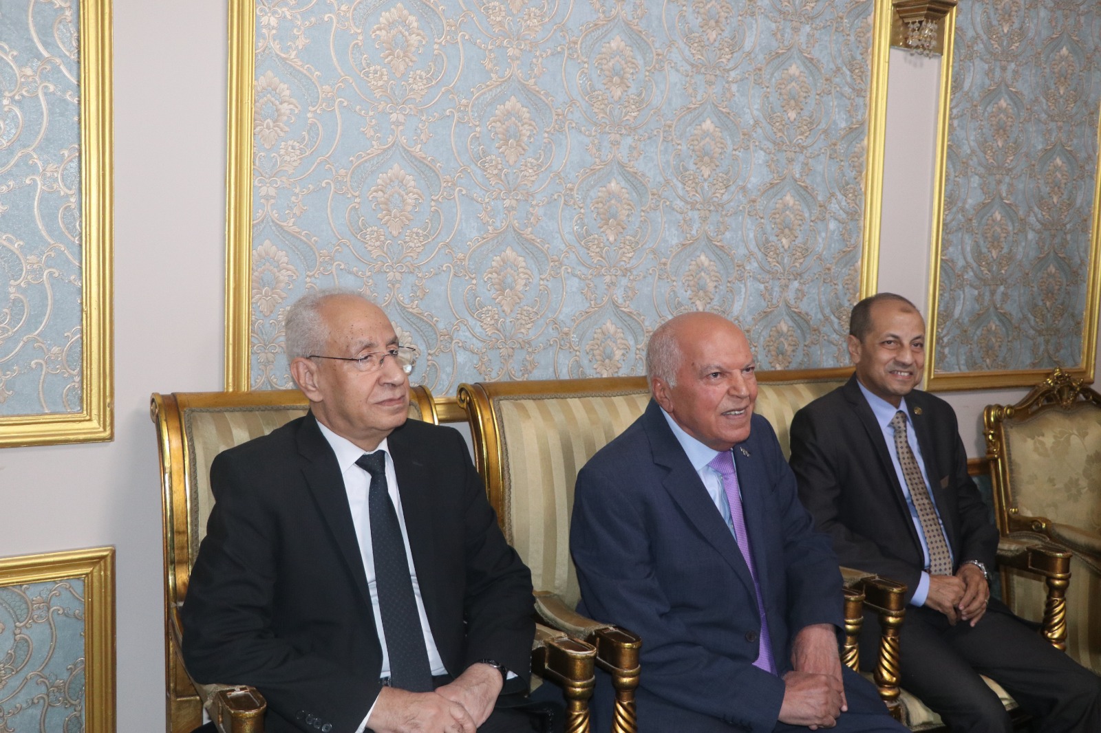 «الزناتي» يفتتح فعاليات الدورة التدريبية بـ"تنمية مهارات التحليل الاستراتيجي" لمعلمي الإسكندرية