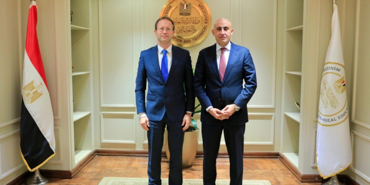 وزير التعليم يستقبل السفير الإسباني بالقاهرة لبحث التعاون بمجال التعليم الفني