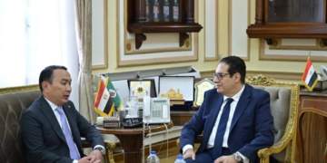 رئيس جامعة القاهرة يستقبل سفير كازاخستان لبحث تعزيز التعاون الأكاديمي والبحثي المشترك