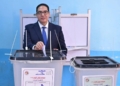 رئيس جامعة القاهرة يدلي بصوته في انتخابات مجلس النواب
