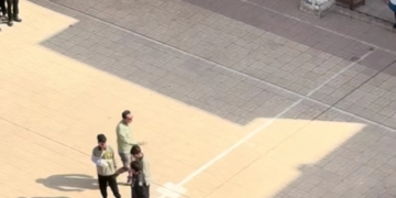 «النيابة الإدارية» تحقق بواقعة اعتداء معلمين على طلاب بعصا خشبية داخل مدرسة بالقاهرة