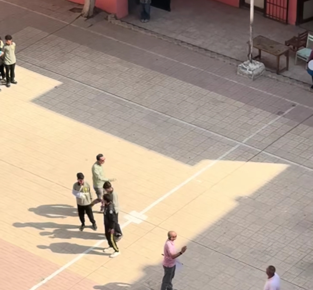 «النيابة الإدارية» تحقق بواقعة اعتداء معلمين على طلاب بعصا خشبية داخل مدرسة بالقاهرة