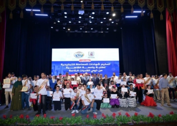 جامعة القاهرة تُسلّم شهادات المعاملة التجنيدية لطلاب ذوي الهمم بحضور محافظ الجيزة