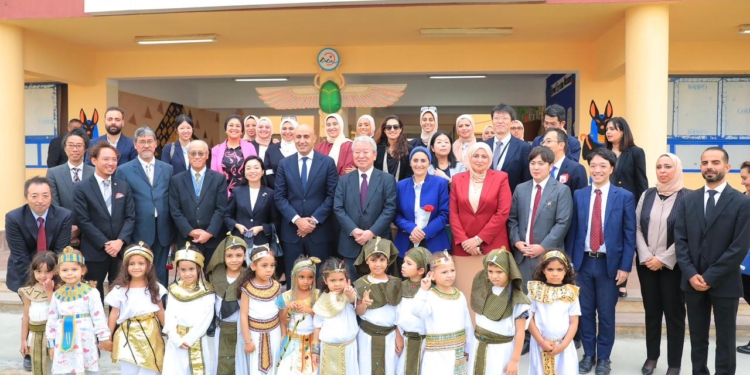 "عبداللطيف" يصطحب الأميرة أكيكو بزيارة للمدرسة المصرية اليابانية بزهراء مدينة نصر"صور"