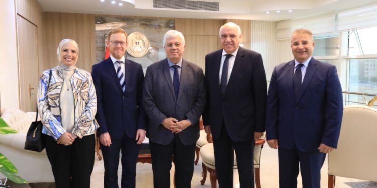 وزير التعليم العالي يبحث سبل التعاون مع جامعة كينجز كوليدج لندن