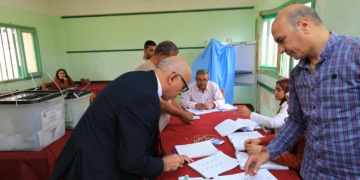 رئيس جامعة كفر الشيخ يدلي بصوته في انتخابات مجلس النواب 2025