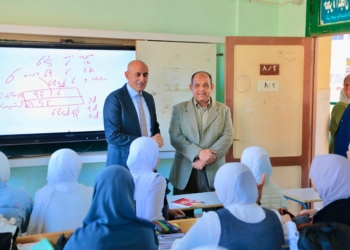 “عبداللطيف” يتابع نسب الحضور ويناقش طلاب مدارس كفرالشيخ حول المناهج الدراسية المطورة