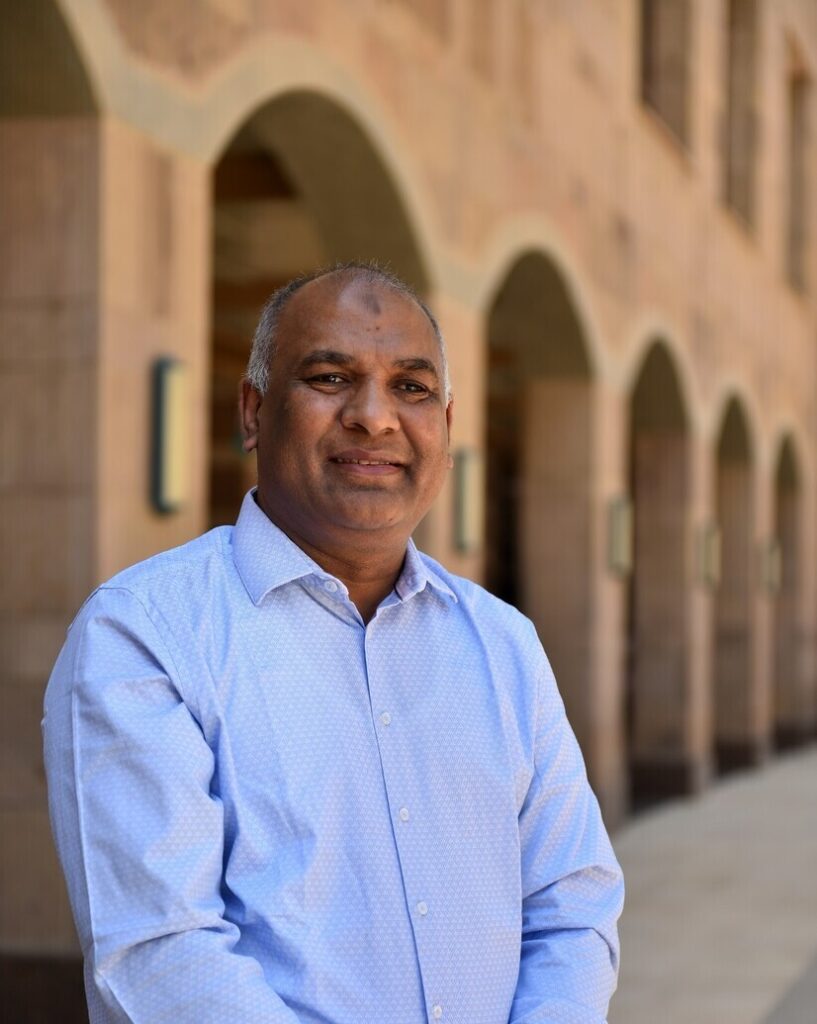 استاذ فى الجامعة الامريكية يشارع فى بحث عالمى عن المناخ