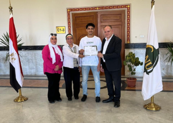 جامعة القاهرة الأهلية تعلن فوز الطالب سيف أحمد الشحات بالمركز الأول في بطولة الجامعة لتنس الطاولة للعام 2026/2025