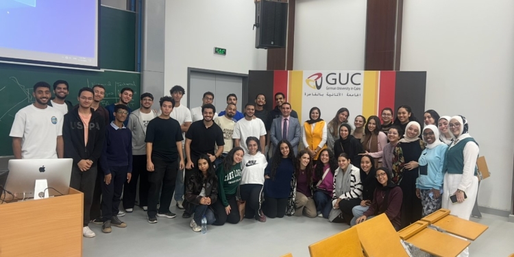 طلاب الألمانية وتدريب فى البورصة