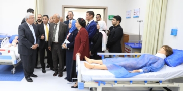 وزير التعليم العالى فى جولة بجامعة ساكسونى