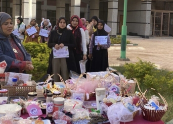 “سفراء الغذاء الصحي بجامعة سوهاج يبدعون في كرنفال المنتجات الطبيعية ويطرحون حلولًا مستدامة خلال الأسبوع البيئي التاسع”