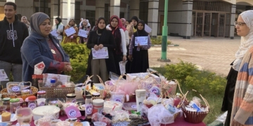 “سفراء الغذاء الصحي بجامعة سوهاج يبدعون في كرنفال المنتجات الطبيعية ويطرحون حلولًا مستدامة خلال الأسبوع البيئي التاسع”