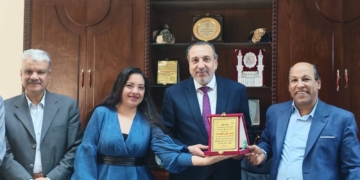 جامعة العاصمة تكرم شريف جاد