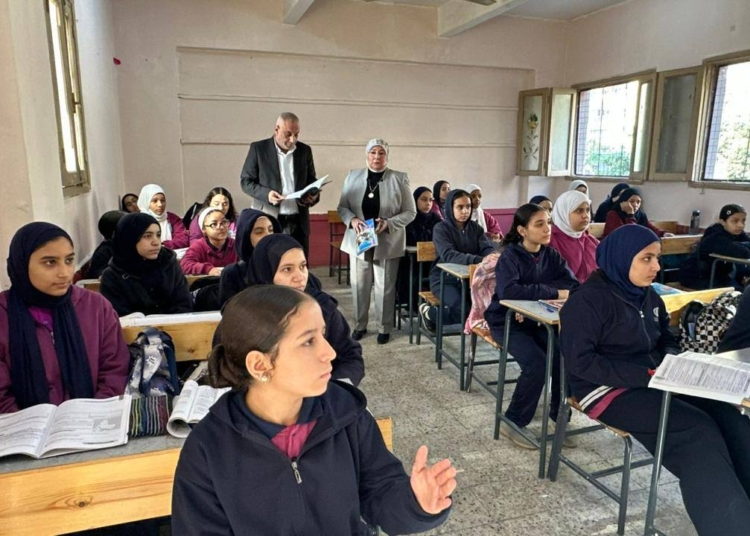 تحذير تربوي لأولياء الأمور: أخطاء شائعة ليلة الامتحان تزيد توتر الأبناء وتؤثر على مستواهم