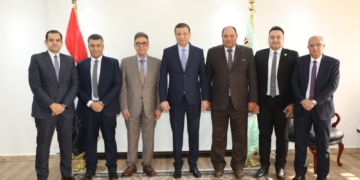 وزير الزراعة ونقيب البيطريين يفتحان الملف الشائك ..كلاب الشوارع بين الخوف والإنسانية