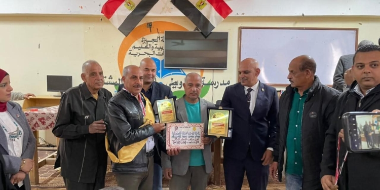 نقابة المعلمين بغرب الجيزة تكرم 81 معلمًا بالواحات البحرية تقديرًا لعطائهم