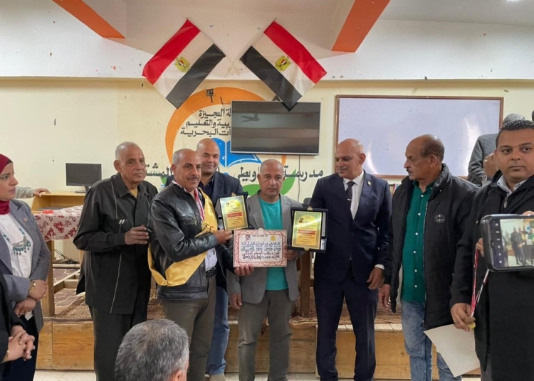 نقابة المعلمين بغرب الجيزة تكرم 81 معلمًا بالواحات البحرية تقديرًا لعطائهم