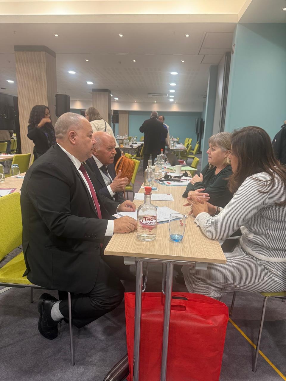 «الزناتي» يلتقي رئيسة اتحاد المعلمين باستراليا لتعزيز التعاون وتبادل الخبرات