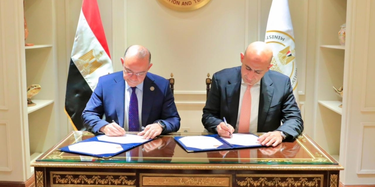 بروتوكول تعاون لتمكين طلاب المدارس للاستفادة من الأنشطة المالية غير المصرفية