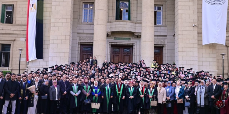 تمريض جامعة القاهرة تحتفل بتخرج الدفعة 57