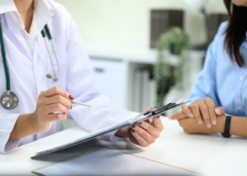 الجامعة الأمريكية تطلق برنامجاً تدريباً في القيادة وإدارة الأعمال  لطلاب طب عين شمس