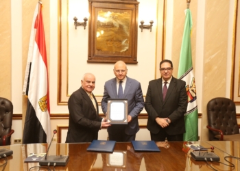 الجامعات الأوروبية بالعاصمة الإدارية ” وحقوق القاهرة يوقعان بروتوكول  لتعزيز التعليم القانوني وربطه بالنظام القضائي المصري