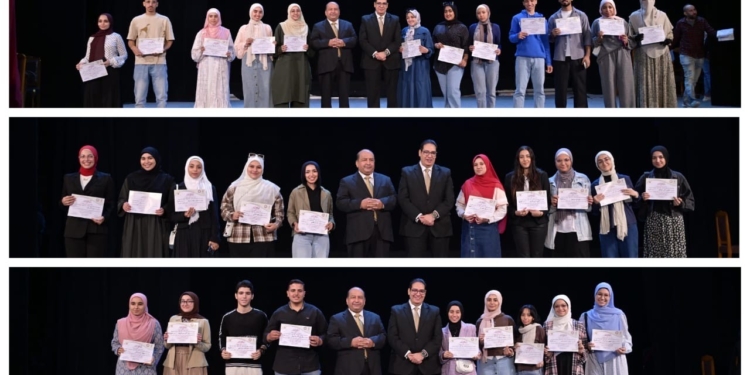 جامعة القاهرة تكرم المشاركين في برنامج تنمية المهارات القيادية لطلاب “من أجل مصر”
