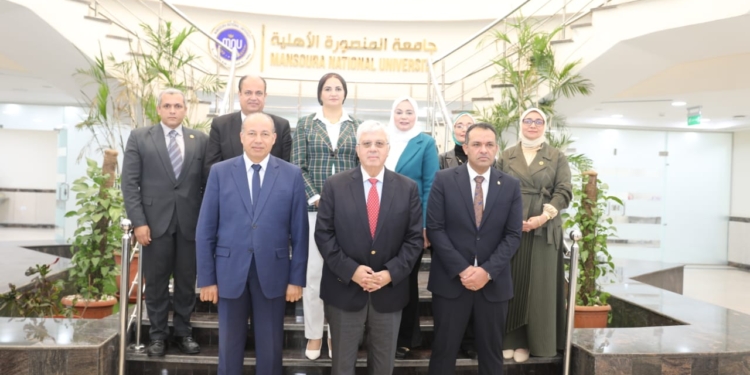 وزير التعليم العالي يتفقد جامعة المنصورة الأهلية