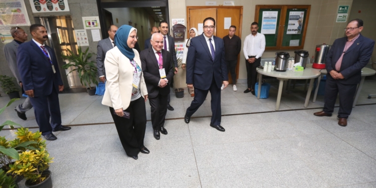 د محمد سامى ود محمود هاشم وعميدة الليزر د جالاعزب