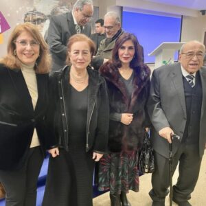 د ايمان رفعت المحجوب تقف بجوار د مصطفى الفقى