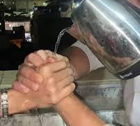 يؤدي إلى تسمم دموي وأخطر أنواع الحروق.. تحذير عاجل من تحدي الماء المغلي على "تيك توك"