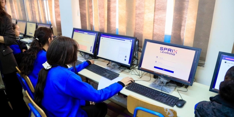 بعد تصريحات رئيس الوزراء.. هل يعود التعليم عن بُعد في المدارس؟