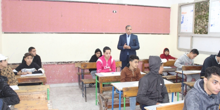 تعليم الجيزة: تطبيق صارم للقانون داخل لجان الإعدادية ومنع تام للهواتف المحمولة