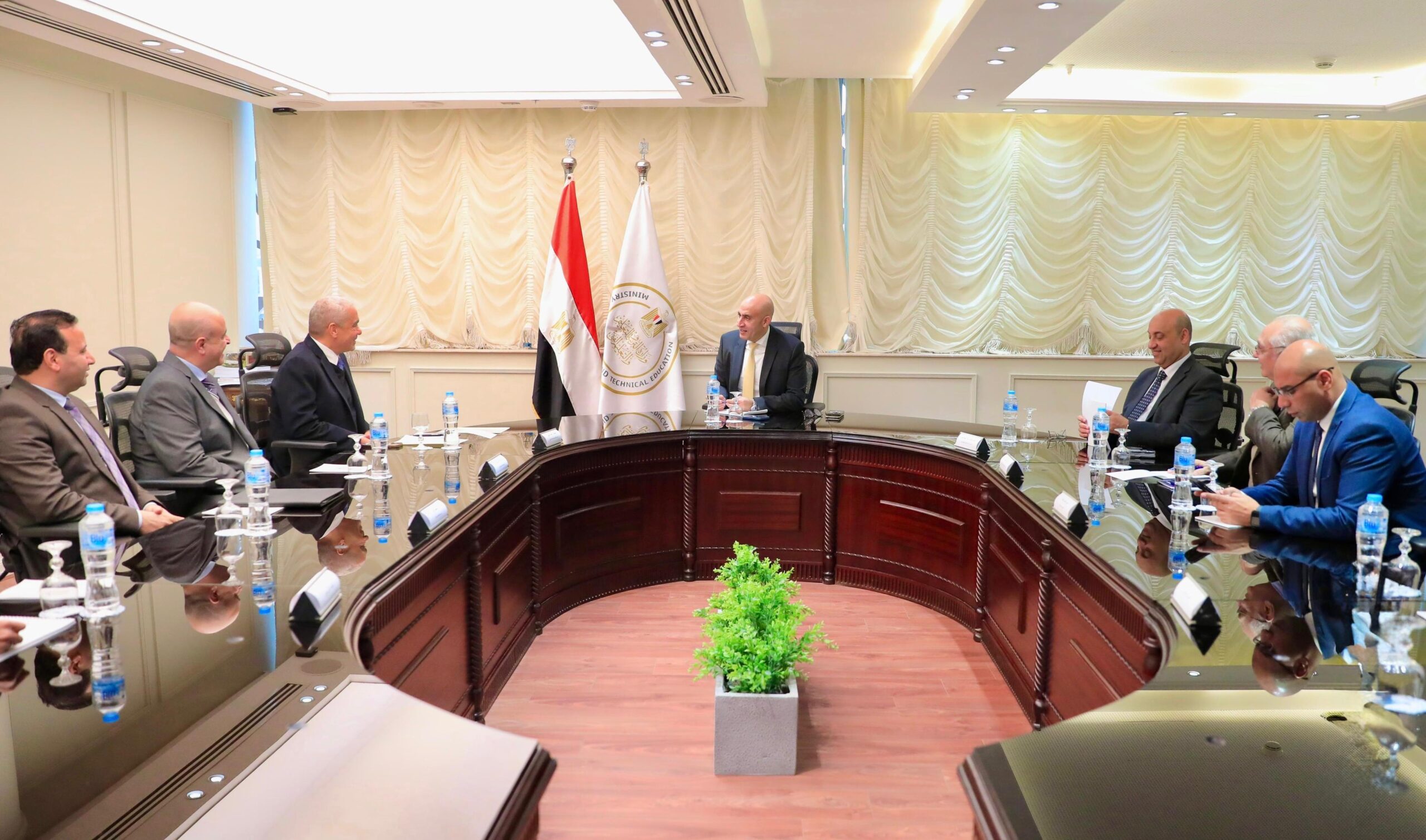 وزير التعليم يبحث مع الرئيس التنفيذي لمجموعة العربي تعزيز الشراكة في تطوير التعليم الفني