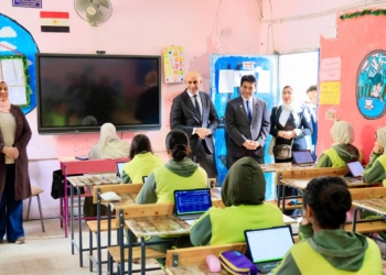 حوار وزير التعليم الياباني مع الطالبات حول مادة البرمجة والذكاء الإصطناعي