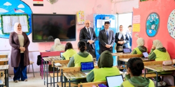 حوار وزير التعليم الياباني مع الطالبات حول مادة البرمجة والذكاء الإصطناعي