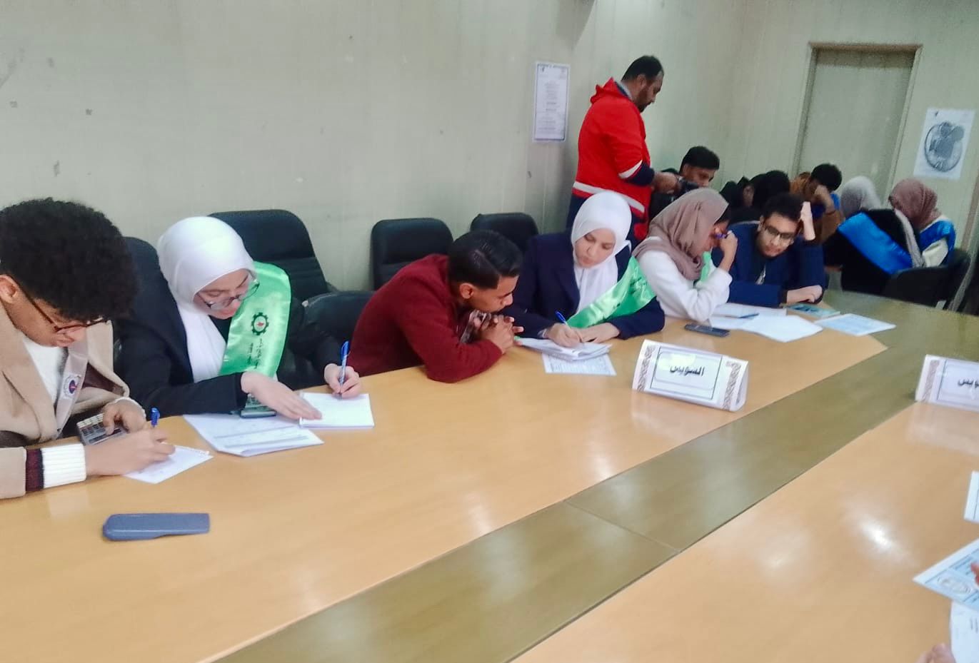 «التعليم» تطلق تدريب معلمي الابتدائي والإعدادي على المناهج المطورة