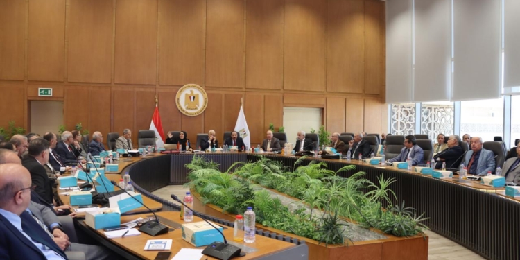 التعليم العالي تبدأ مراجعة لوائح المعاهد العالية الخاصة الهندسية والتأمين الصحي للطلاب