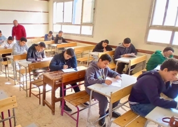 قام بتصوير الامتحان باستخدام هاتف طالب.. قرار عاجل ضد رئيس لجنة امتحانات الشهادة الإعدادية