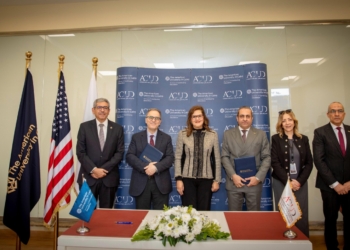 تعاون بين الجامعة الأمريكية بالقاهرة وشركة العاصمة الإدارية لدعم تطوير الموظفين والمهنيين