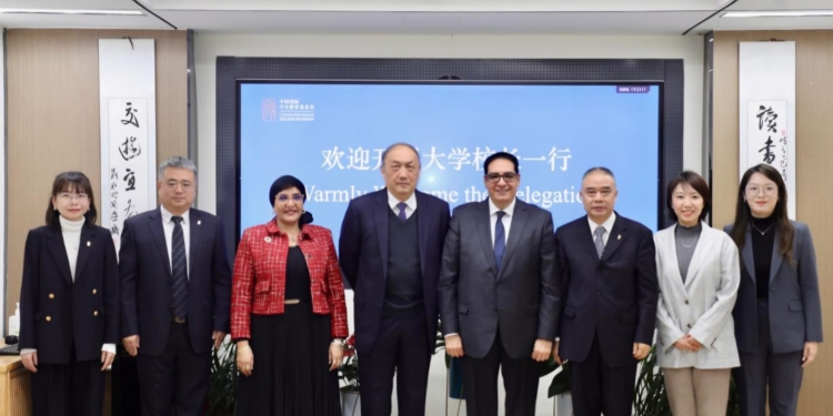 رئيس جامعة القاهرة يجري سلسلة لقاءات رفيعة المستوى بالصين لتعزيز التعاون الأكاديمي والبحثي