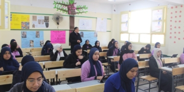 وكيل التعليم بالجيزة يتابع امتحان مادة البرمجة لطلاب الأول الثانوي