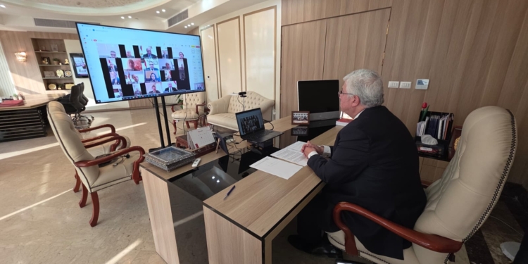 وزير التعليم العالي يتابع إداء المكاتب والمراكز الثقافية المصرية بالخارج