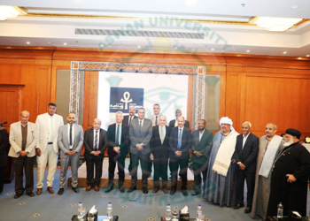 رئيس جامعة أسوان يشهد تكريم خريجي برنامج مهارات 5 طاقات ملهمة