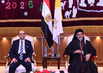 رئيس جامعة أسيوط يشارك الإخوة المسيحيين احتفالات عيد الميلاد المجيد بزيارة عدد من الكنائس بأسيوط