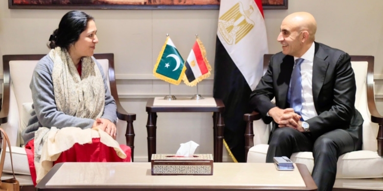 وزير التعليم يبحث مع نظيرته الباكستانية تعزيز التعاون لتطوير التعليم وتبادل الخبرات