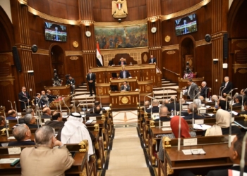 تشريع منتظر تحت قبة البرلمان يضع قيودًا على هواتف الأطفال